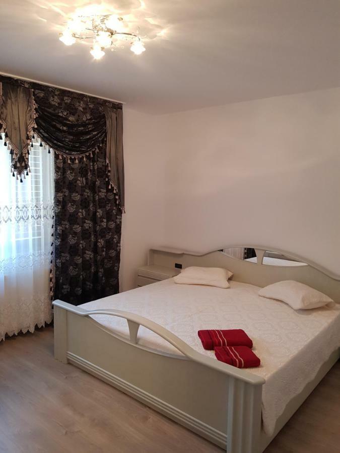 Hotel Casa Piri à Anina Extérieur photo
