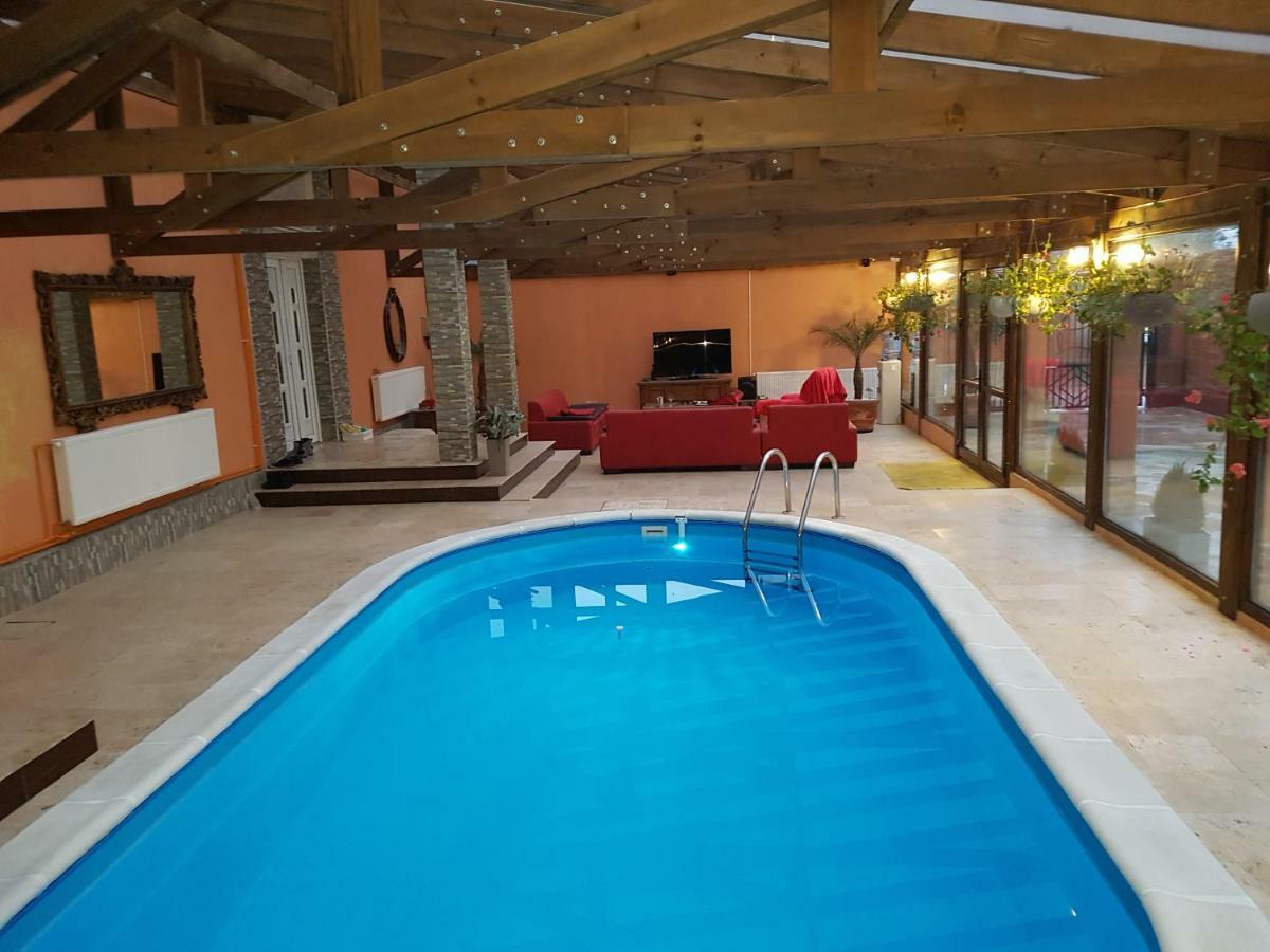 Hotel Casa Piri à Anina Extérieur photo